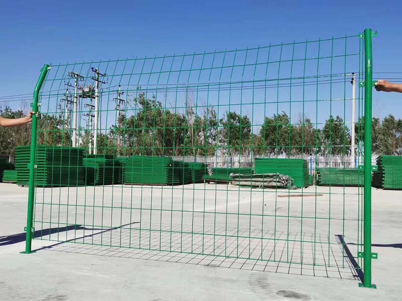 雙邊絲護欄網(wǎng)展示